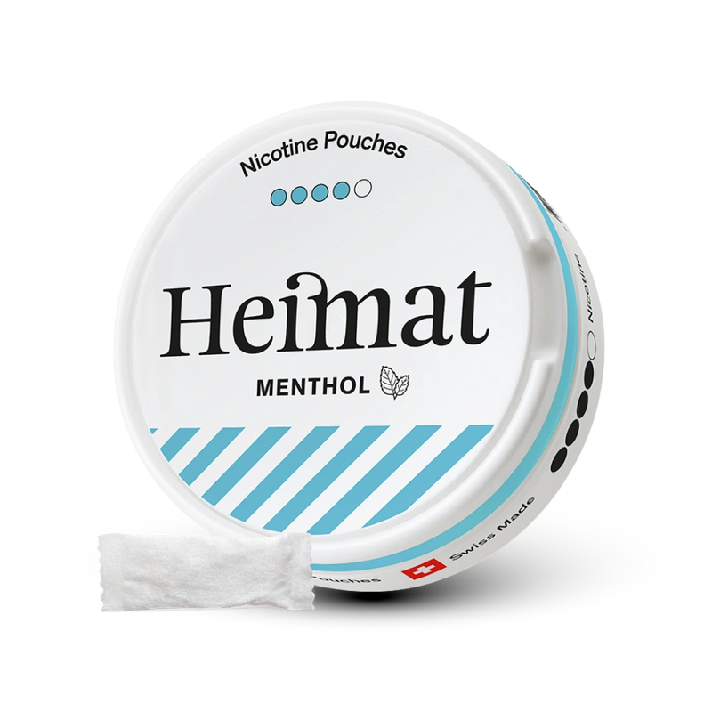 Heimat Nicotine Pouches Menthol weiße Dose mit blauem Design und einzelnem Pouch, Stärkeanzeige mit 4 von 5 Punkten