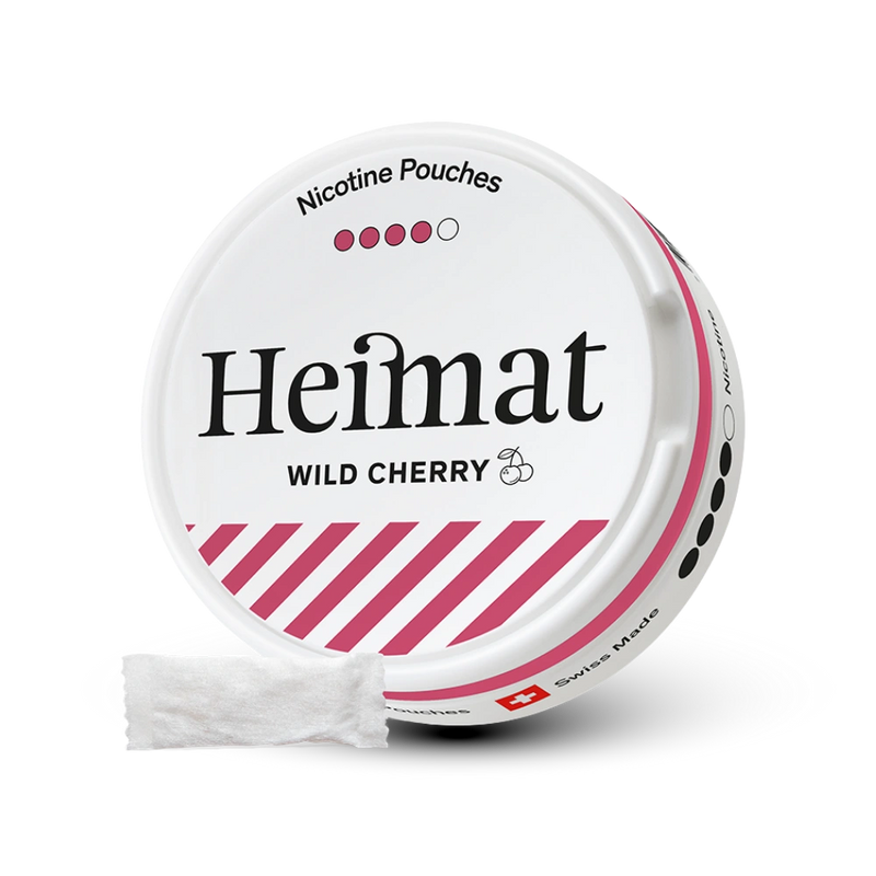 Heimat Nicotine Pouches Wild Cherry Dose mit weißem Beutel, rosa Streifen, Stärkeanzeige und Schweizer Herstellung
